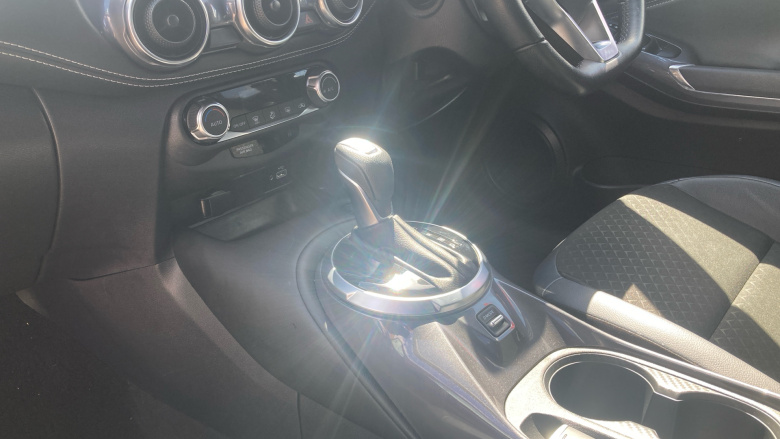 Nissan Juke 1.0 DiG-T 114 N-Connecta 5dr DCT Petrol Hatchback